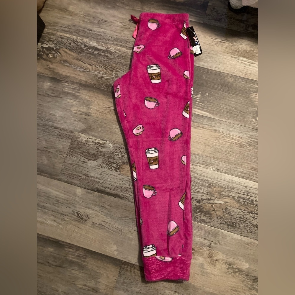 Weekending pink lounge pants ☕️ 🍩 - Picture 3 of 5
